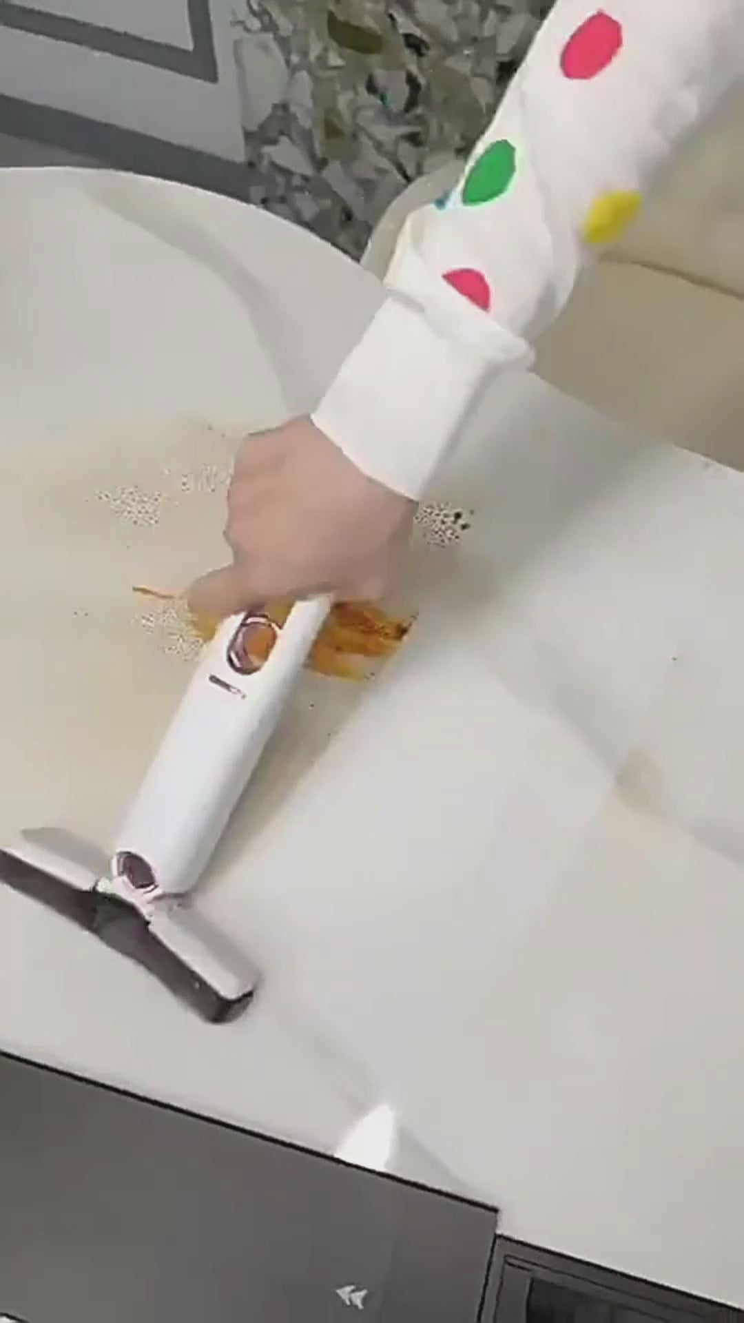 Portable self-squeeze short mop